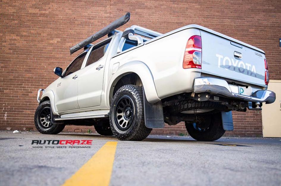 TOYOTA HILUX N70 4WD VECTOR MATTE BLACK
